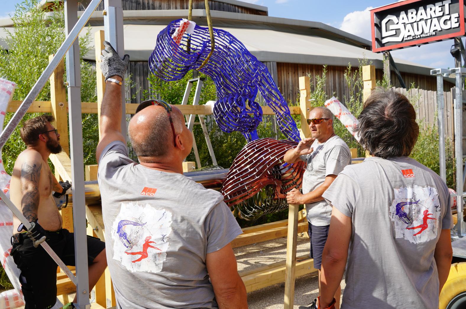 Před vstupem do Českého domu v Paříži bude stát socha Věry Čáslavské od Davida Černého, pořídila ji skupina Rockaway