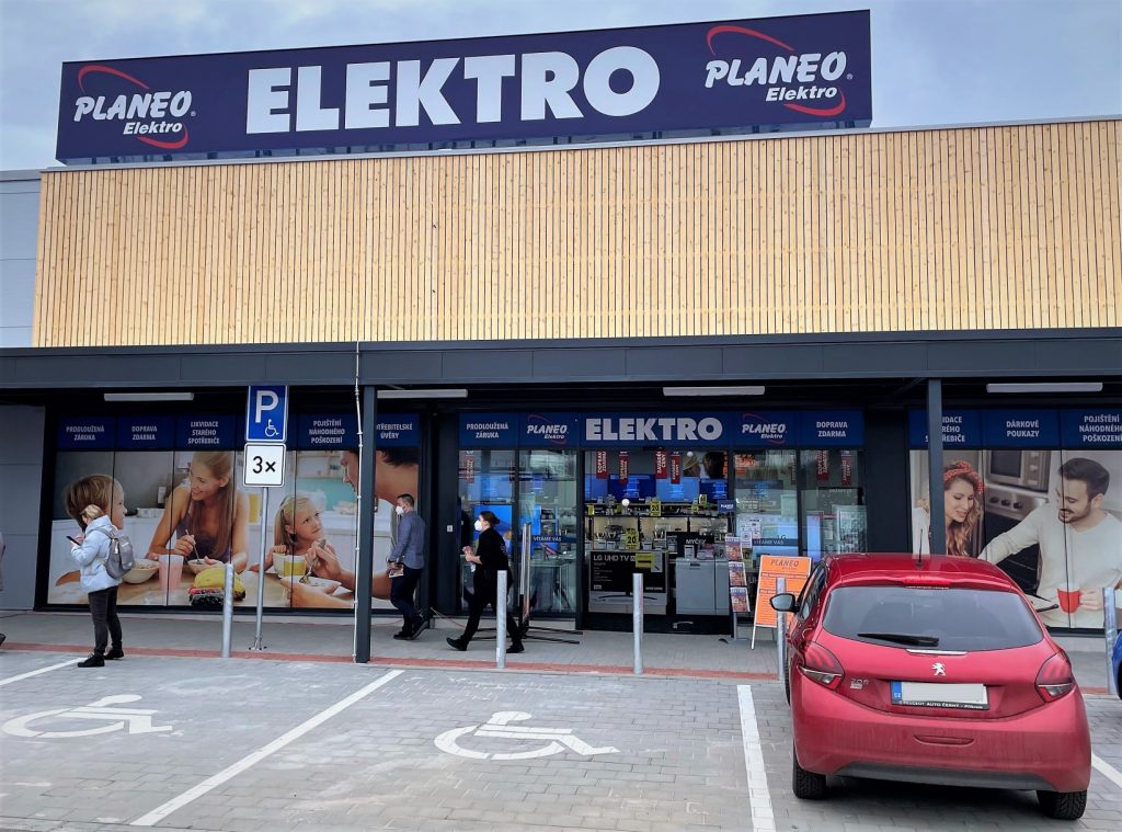 Rockaway Capital, PPF, and EC Investments are buying the FAST Group, a leading consumer electronics vendor Rockaway Capital, PPF, and EC Investments are buying the FAST Group, a leading consumer electronics vendor