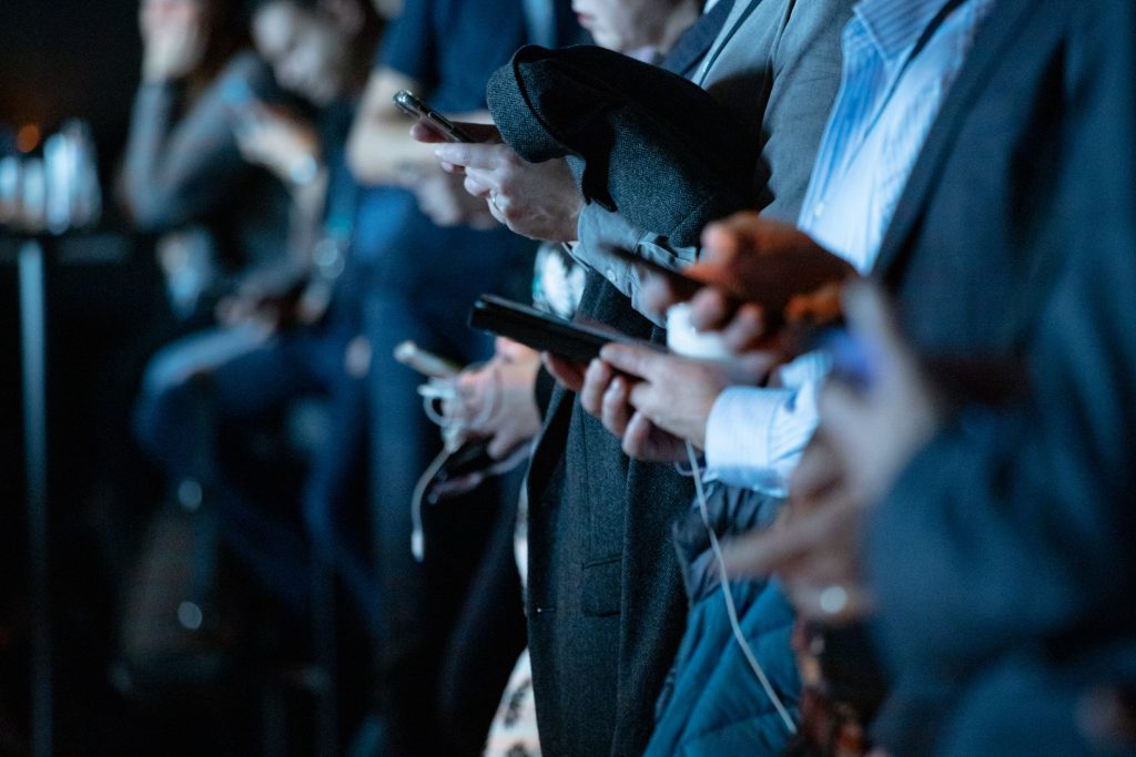 ROCKAWAY PODPOŘÍ NADANÉ STUDENTY: První z nich, Štěpán Los, zkoumá vliv technologií na lidské hodnoty ROCKAWAY PODPOŘÍ NADANÉ STUDENTY: První z nich, Štěpán Los, zkoumá vliv technologií na lidské hodnoty